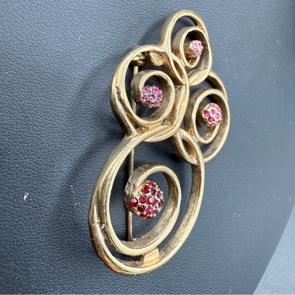 Vintage Swirl Brooch with Pink Ombre Crystal Accents in Modernist Design - Picture 9 of 12